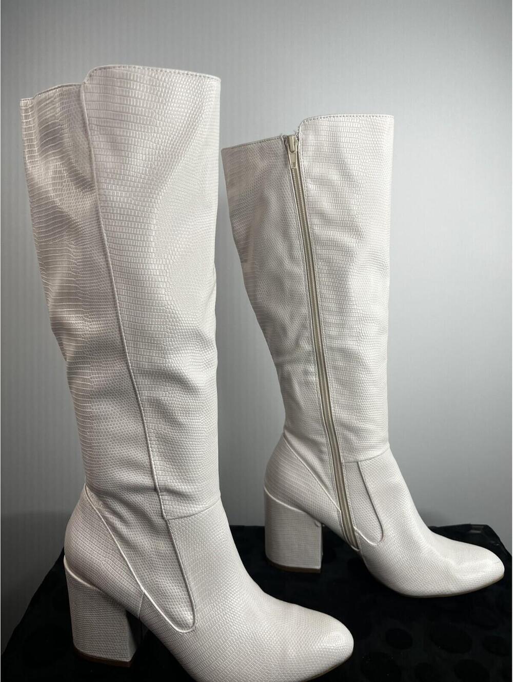 Journee Collection White Faux Lizard Knee High Boots Women’s Size 7 Block Heel R